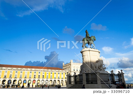 questrian statue of King José in Lisbon (Portugal) 33096710
