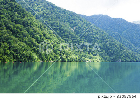 エメラルドグリーンの秘境 33097964
