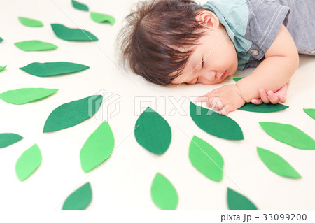 男の子と寝相アート 33099200