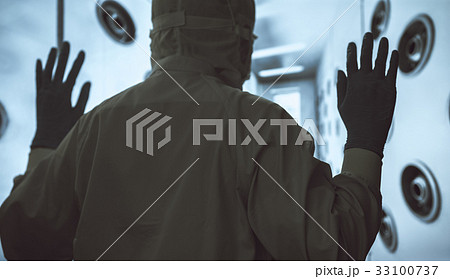 工場で働く 33100737