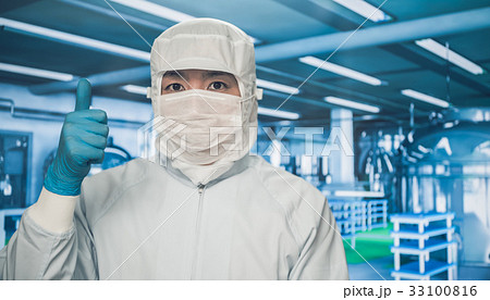 工場で働く 33100816