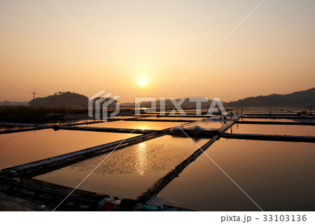 夕焼け 産業 日の出 33103136