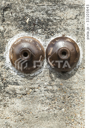 焼酎瓶が埋め込まれた壁 33103643