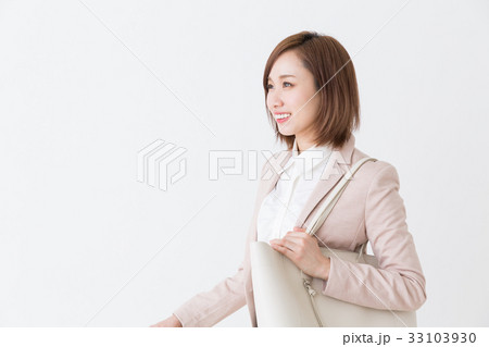 笑顔の女性　ビジネス　出発 33103930