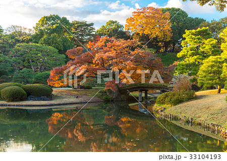 紅葉と湖 33104193