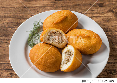 ウクライナの揚げパン ピロシキ piroshki ウクライナの揚げパン ピロシキ piroshki 33105389