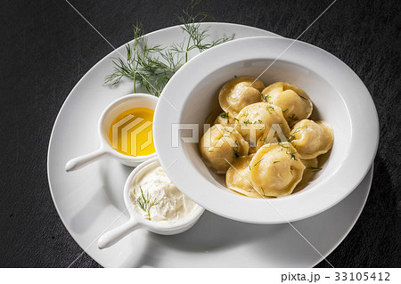 ロシアの餃子　ペリメニ　Russian food pelmeni 33105412