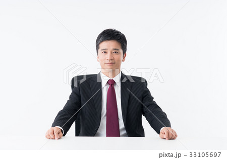 ミドルのビジネスマン ミドルのビジネスマン 33105697