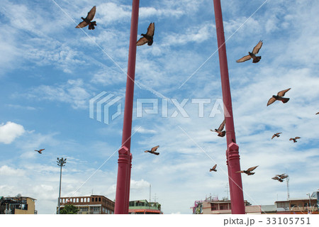 The Giant Swing with flying pigeons on blue sky 33105751