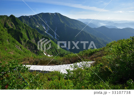 鬼ヶ面山へのルートから見た朝の浅草岳 33107738