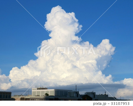 真夏の入道雲の写真素材 [33107953] - PIXTA