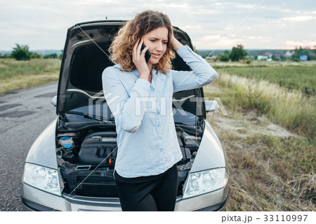 Woman calls to emergency service, broken car Woman calls to emergency service, broken car 33110997