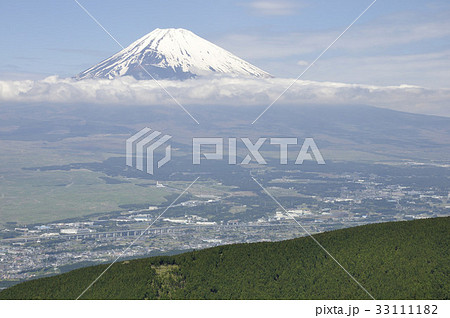 箱根三国峠から望む富士山 33111182