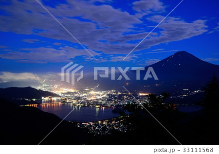 新道峠から望む夜景と夏富士 新道峠から望む夜景と夏富士 33111568