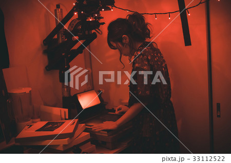 Photographer Photographer 33112522
