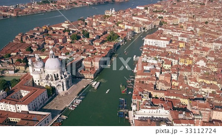 Aerial view of the Grand Canal and Santa Maria 33112724