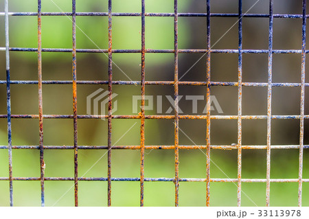 Old rusty steel mesh pattern texture  33113978