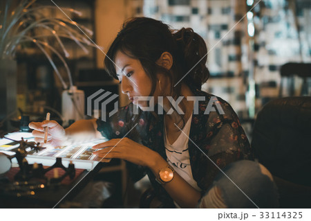 Photographer Photographer 33114325