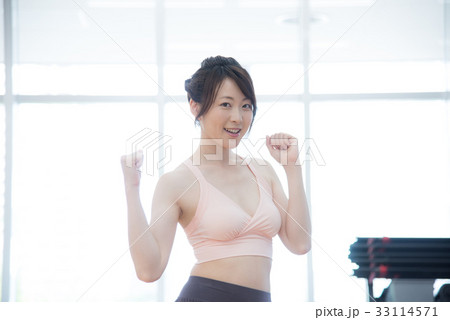 ストレッチ 女性の写真素材