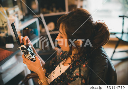 Photographer Photographer 33114759