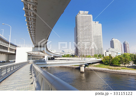 川沿いのタワーマンションと橋 川沿いのタワーマンションと橋 33115122