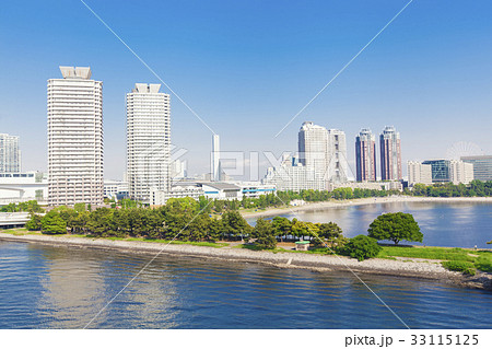 お台場のタワーマンション群と青空 お台場のタワーマンション群と青空 33115125