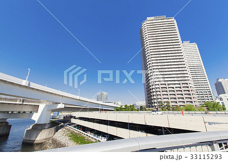 川沿いのタワーマンションと橋 川沿いのタワーマンションと橋 33115293