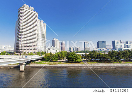 お台場のタワーマンション群と青空 33115295