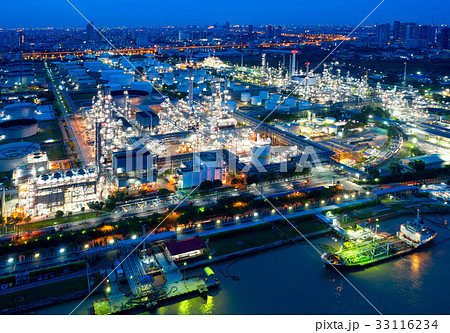 Oil refinery and Petrochemical plant at dusk Oil refinery and Petrochemical plant at dusk 33116234
