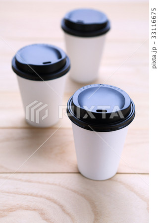 紙コップに淹れたホットコーヒー 33116675