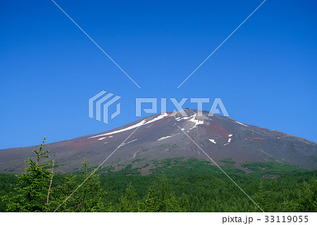 【静岡県】須走口五合目から見る、富士山頂 【静岡県】須走口五合目から見る、富士山頂 33119055
