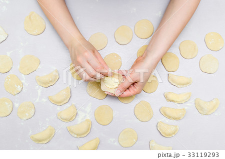 Woman's hands make ravioli Woman's hands make ravioli 33119293