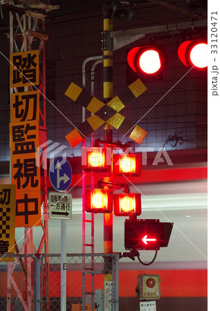 青梅線中神駅付近の踏切 青梅線中神駅付近の踏切 33120471