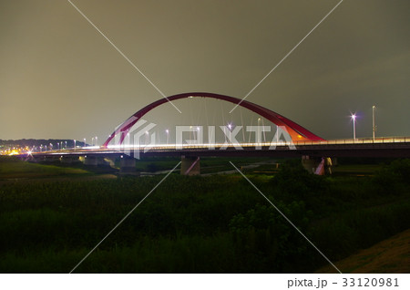 夜の多摩大橋(都道59号八王子村山線) 夜の多摩大橋(都道59号八王子村山線) 33120981