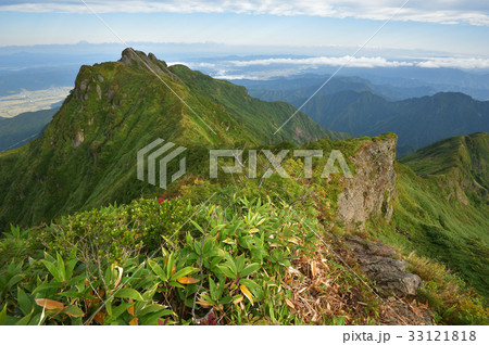 越後三山　入道岳付近から八海山山頂を見る 33121818