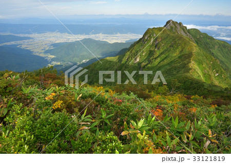 越後三山 入道岳付近から八海山山頂を見る 越後三山 入道岳付近から八海山山頂を見る 33121819