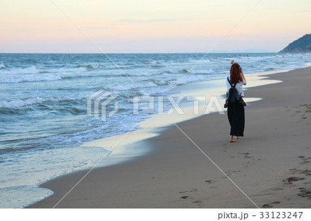 ベトナム旅行 女性 サムソンビーチ ベトナム旅行 女性 サムソンビーチ 33123247