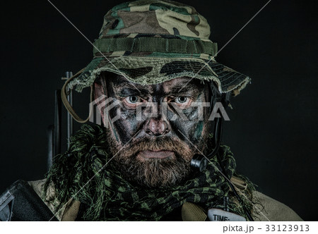 Jungle warfare closeup 33123913