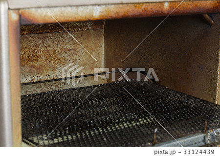 汚れたオーブントースターの内部イメージ 33124439