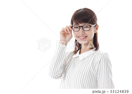 メガネをかけた女性 33124839