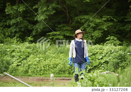農業女子 田植え 休憩 農業女子 田植え 休憩 33127208
