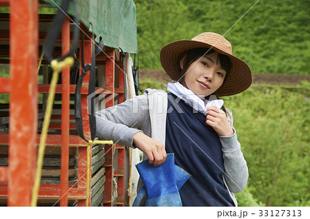 農業女子 田植え 休憩 農業女子 田植え 休憩 33127313