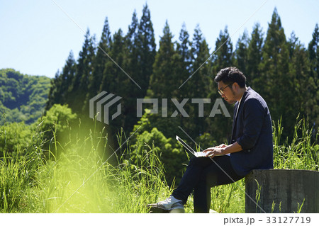 農業　テクノロジー　データ　男性 33127719