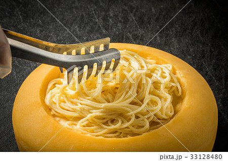 本格的なチーズパスタ　Authentic cheese pasta 33128480