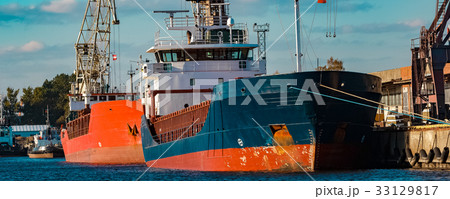 Blue bulk carrier Blue bulk carrier 33129817