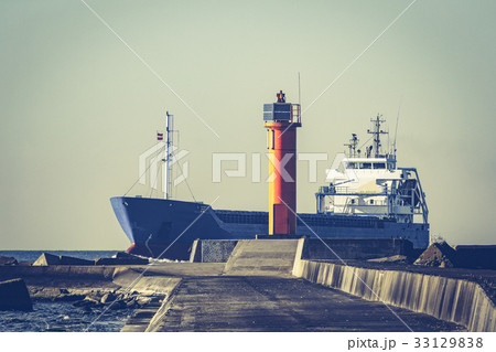 Blue bulk carrier 33129838