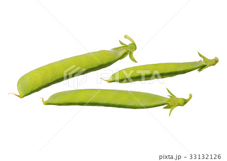 Green pea (Pisum sativum) on a white background Green pea (Pisum sativum) on a white background 33132126