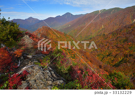 中尾ツルネから見る紅葉の山々、越後三山 中尾ツルネから見る紅葉の山々、越後三山 33132229
