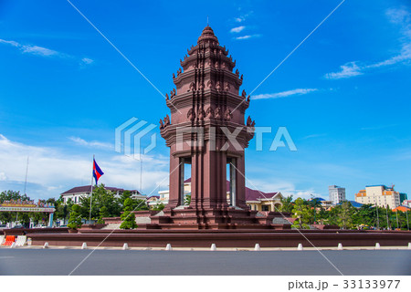 The Independence monument with in Phnom Penh 33133977