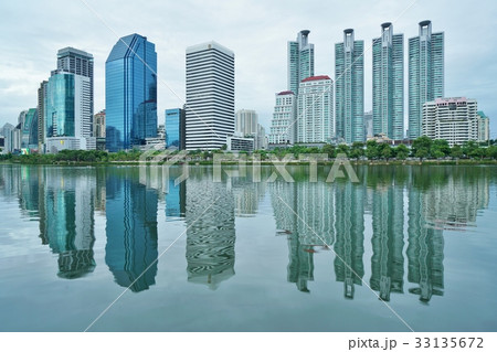 Benjakitti Park in Bangkok（バンコク、ベンチャキティ公園） 33135672